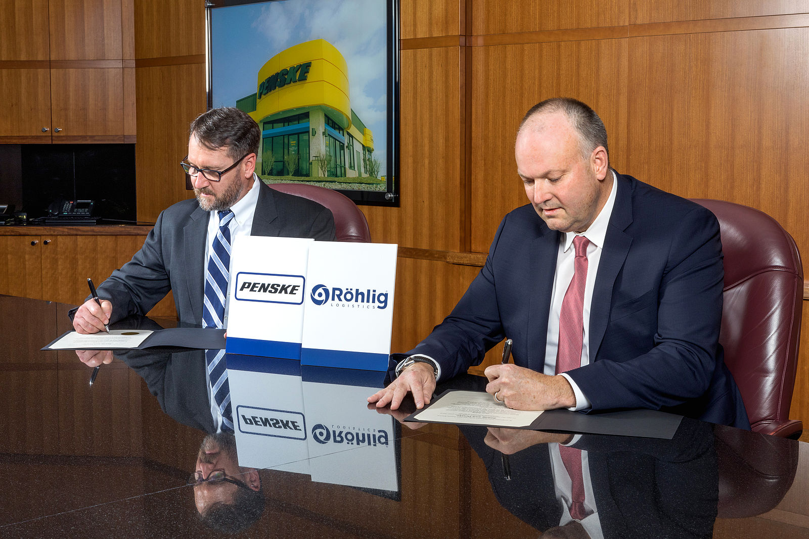 Röhlig Logistics und Penske Logistics gründen ein neues Contract Logistics Joint Venture in Europa